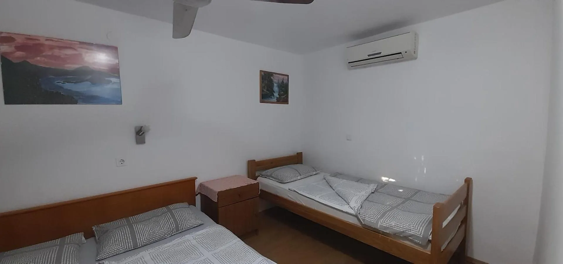 Apartments Jug Lopar