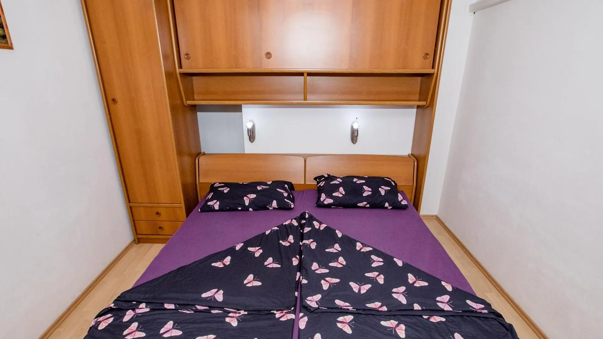 Apartments Jug Lopar