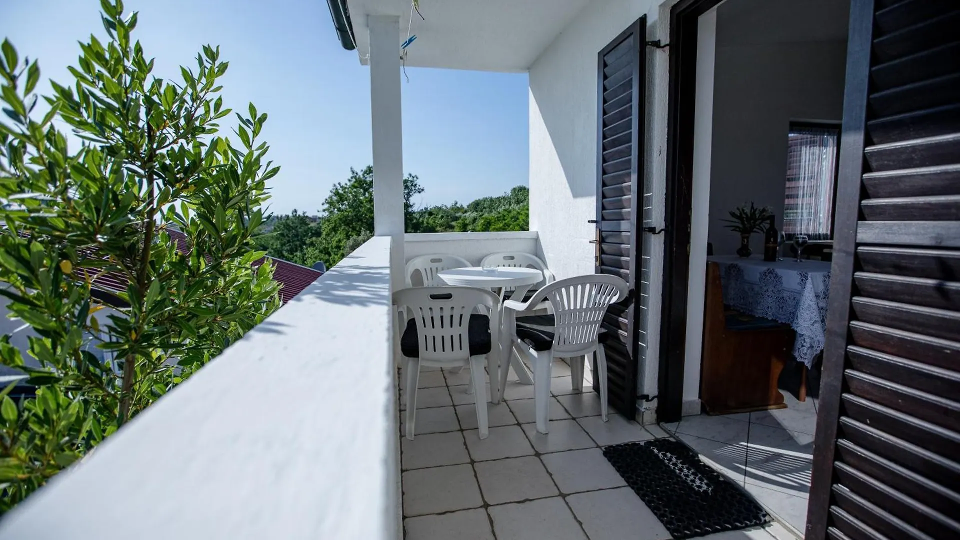 Apartments Jug Lopar 0*,