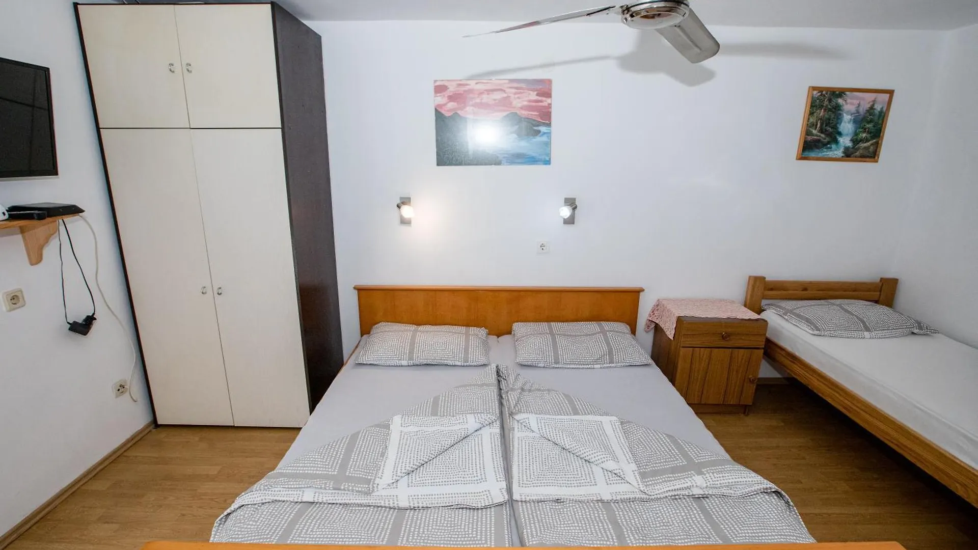 Apartments Jug Lopar
