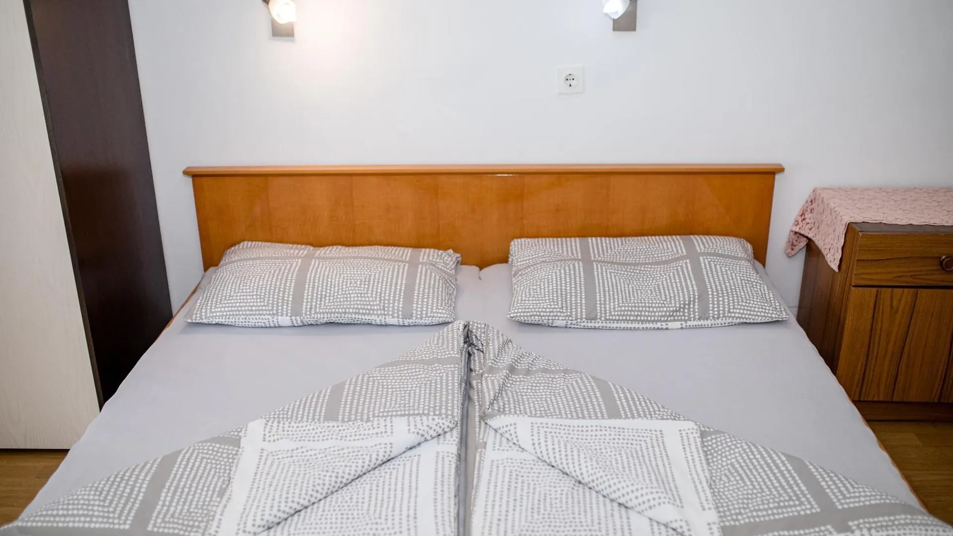 Apartments Jug Lopar
