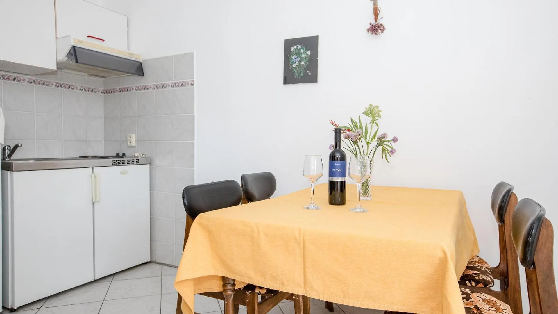 Apartments Jug Lopar 0*,