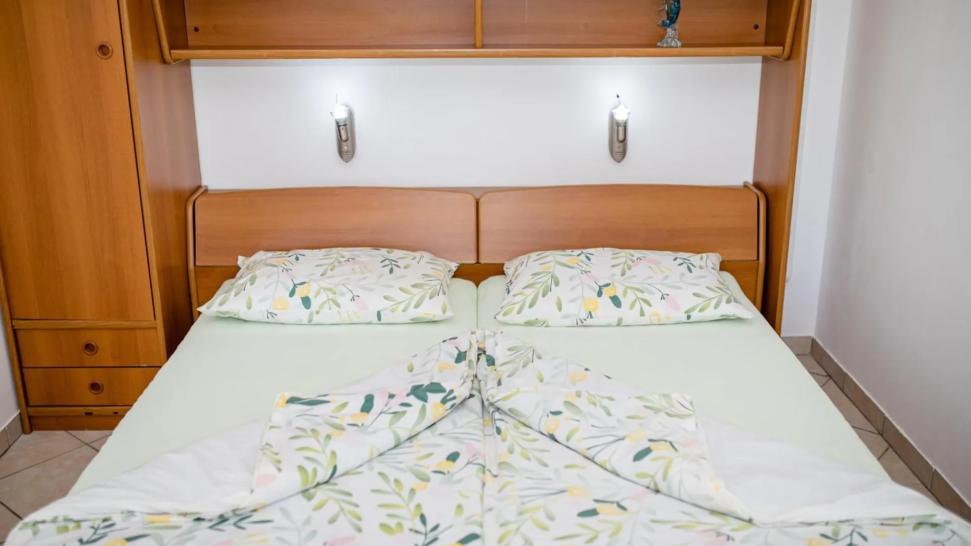 Apartments Jug Lopar
