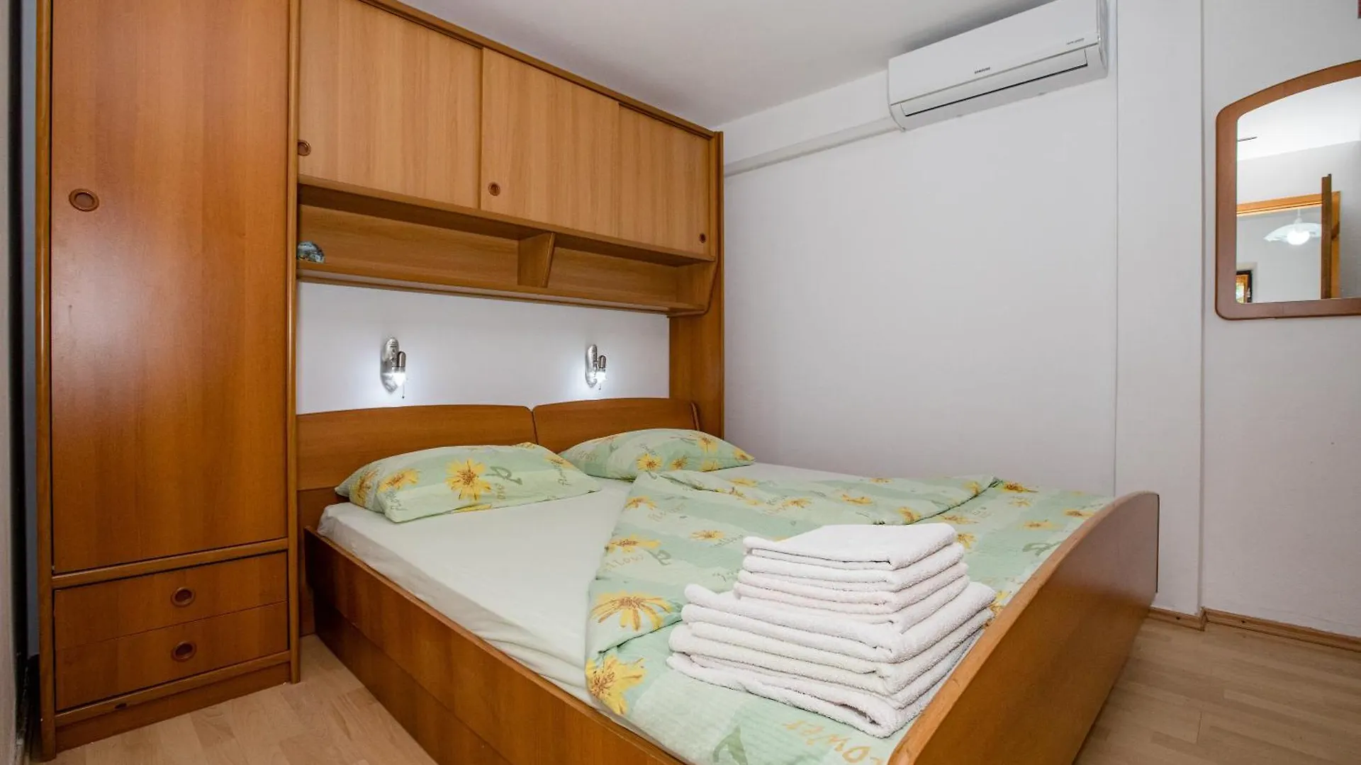 Apartments Jug Lopar