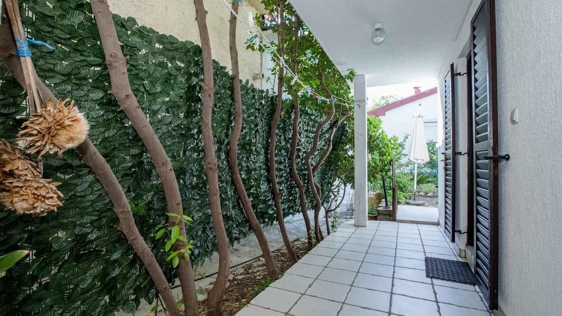 Apartments Jug Lopar 0*,